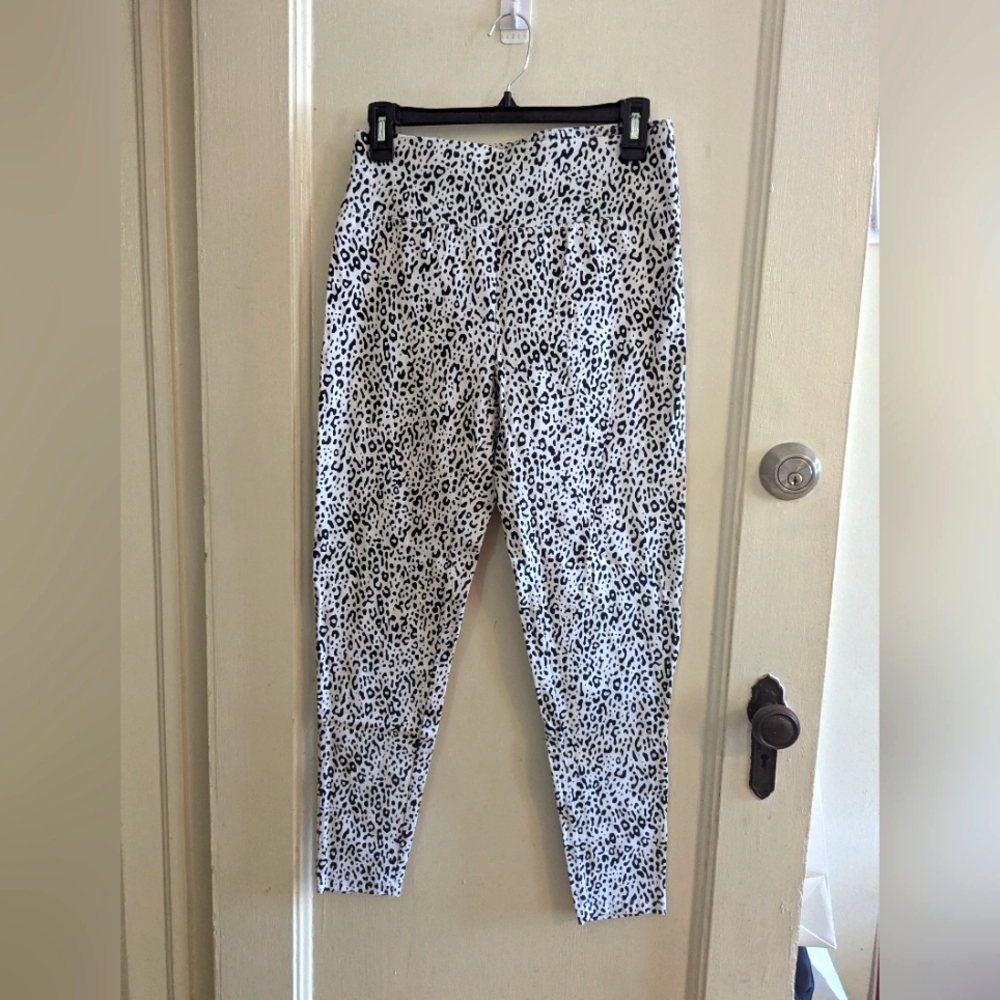 DG2 Women's leggings Size Small